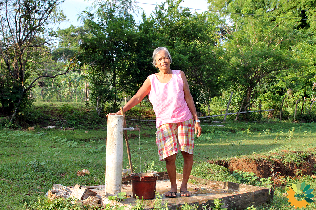 The children and the elderly enjoying the nearby tapstand.